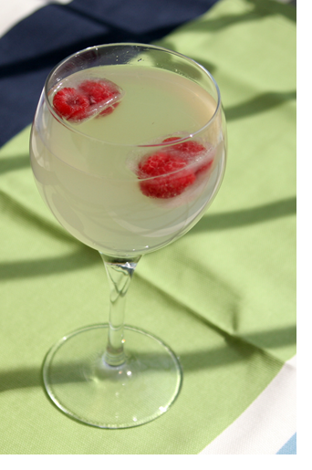 lemonade with raspberries